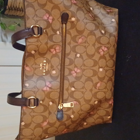 Coach large butterfly tote with matching coach wristlet - Picture 1 of 4
